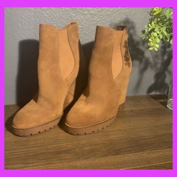 Michael MICHAEL KORS Suede Chelsea Boots Size: 6 | US 6 - Picture 1 of 4